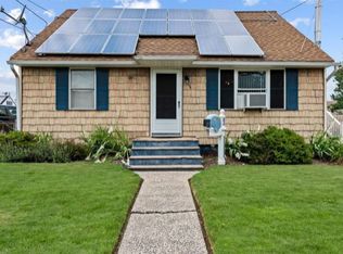 94 Lawrence St, Fords, NJ 08863