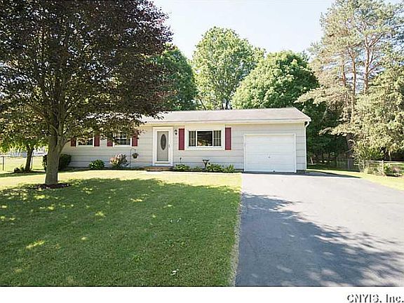 2nd image of 106 E Chariot Ave