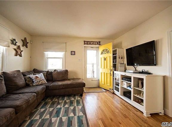 2nd image of 69 E Hollywood Ave