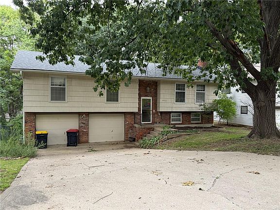 2nd image of 5822 NW Aspen Ln