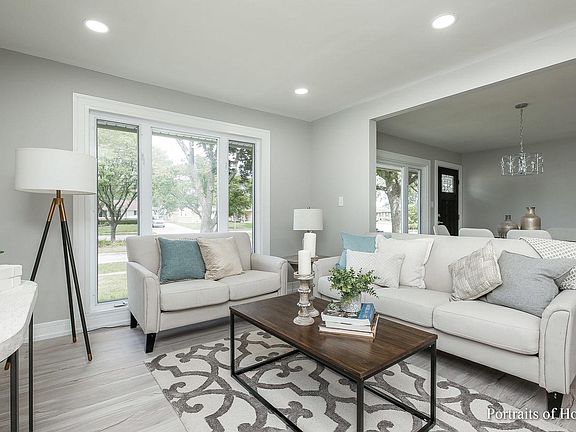 3rd image of 539 E Elk Grove Blvd