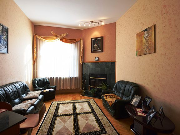 5th image of 90 Portage Ave