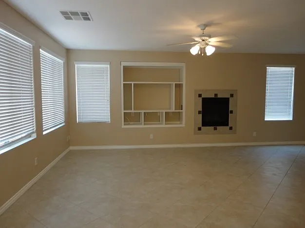 5 bed, 3.0 bath, 2569 sqft, $2,705 — Photo 4
