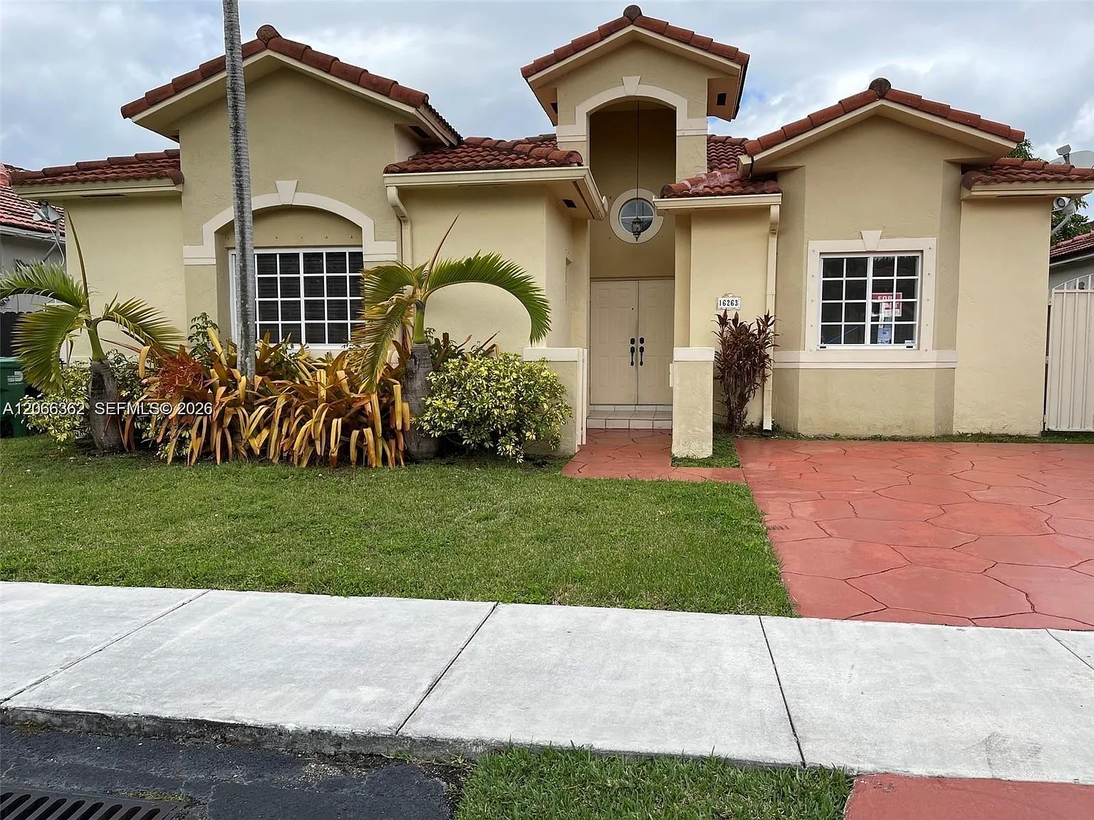 Pelicans Point A T Miller — Photo 1