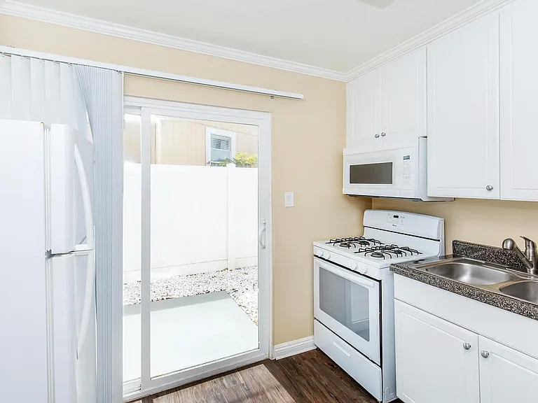 Sandpointe Cove Apartment Homes — Photo 28