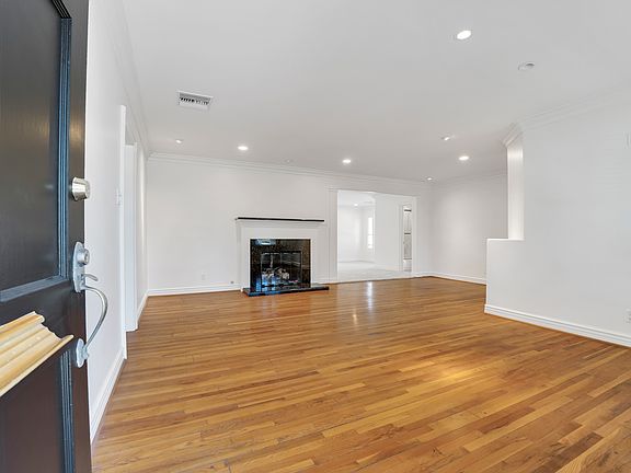 3rd image of 6045 Sunnyslope Ave