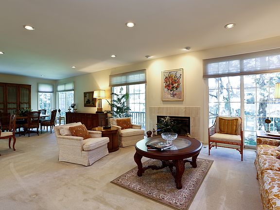 4th image of 18 Easthaven Ln #18