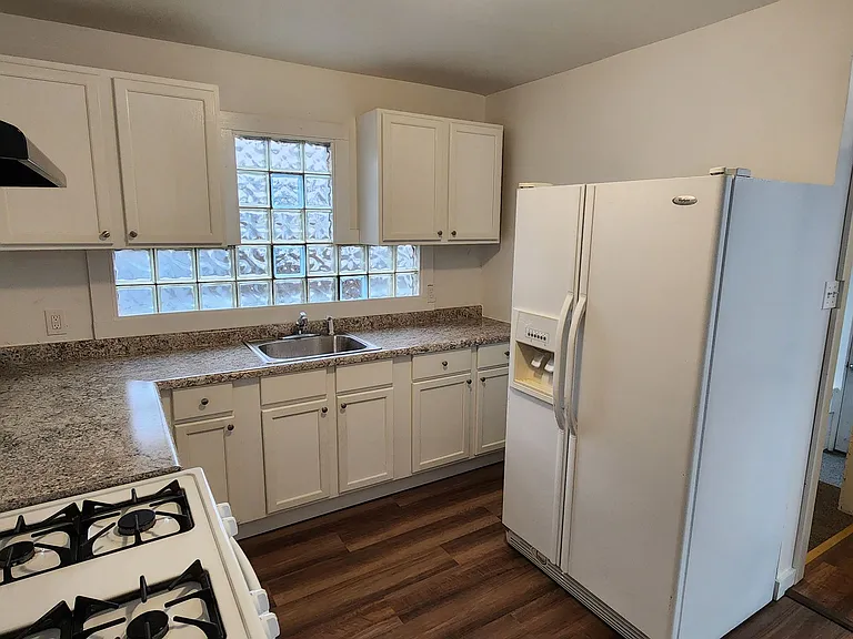 2320 Howe St — Photo 23