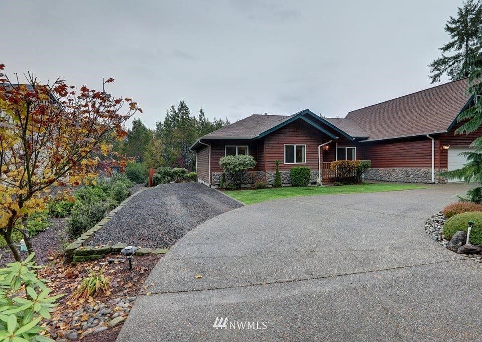 1st image of 671 E Country Club Dr E