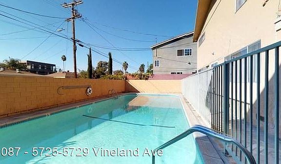 2nd image of 5725 Vineland Ave #2509