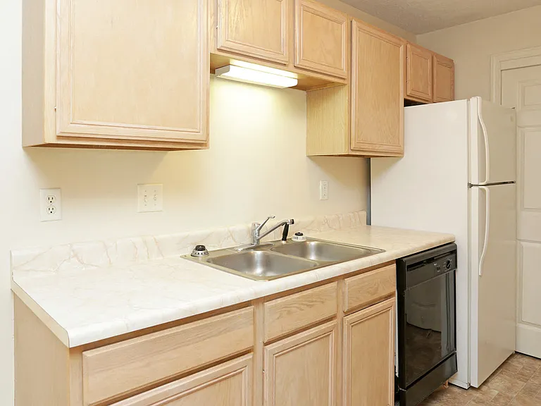 Deerfield Apartments — Photo 8