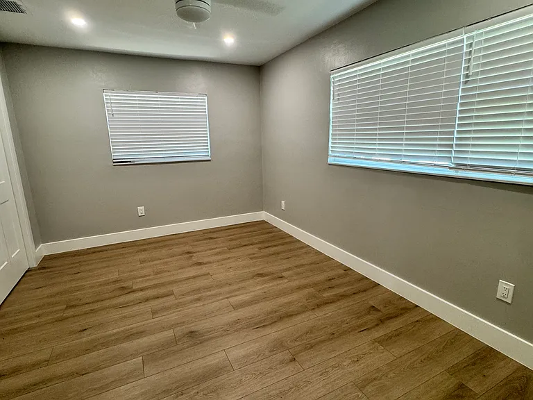 2772 Bayview Dr — Photo 6