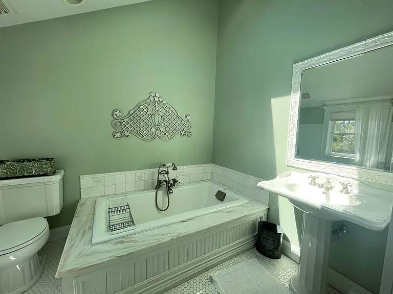 111 Cove Hollow Rd — Photo 32