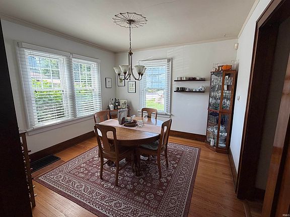 3rd image of 302 Walsh St
