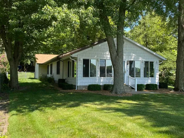 9436 S Amanda Dr, Claypool, IN 46510