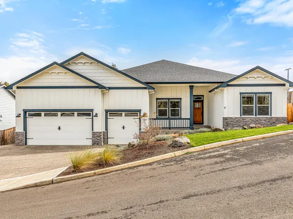 1300 Crestmont Pl, Eagle Point, OR 97524