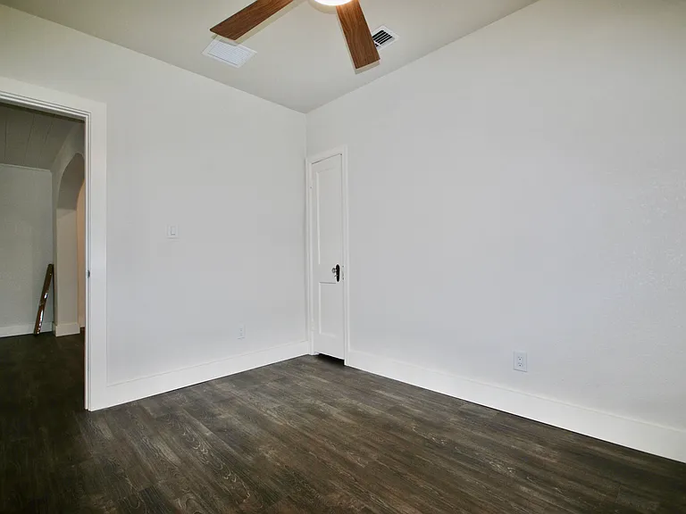 230 E Concord St — Photo 16