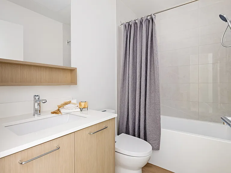 1529 Oxford St — Photo 10