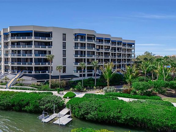 3rd image of 2110 HARBOURSIDE DRIVE #523
