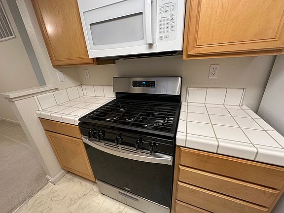 5th image of 611 Arcadia Ter Unit 302