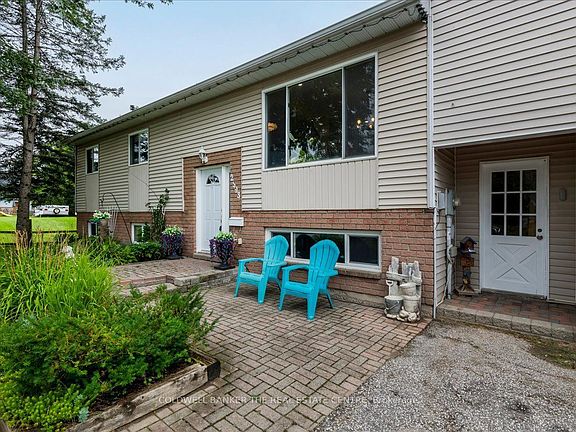 3rd image of 2593 Lawrence Ave