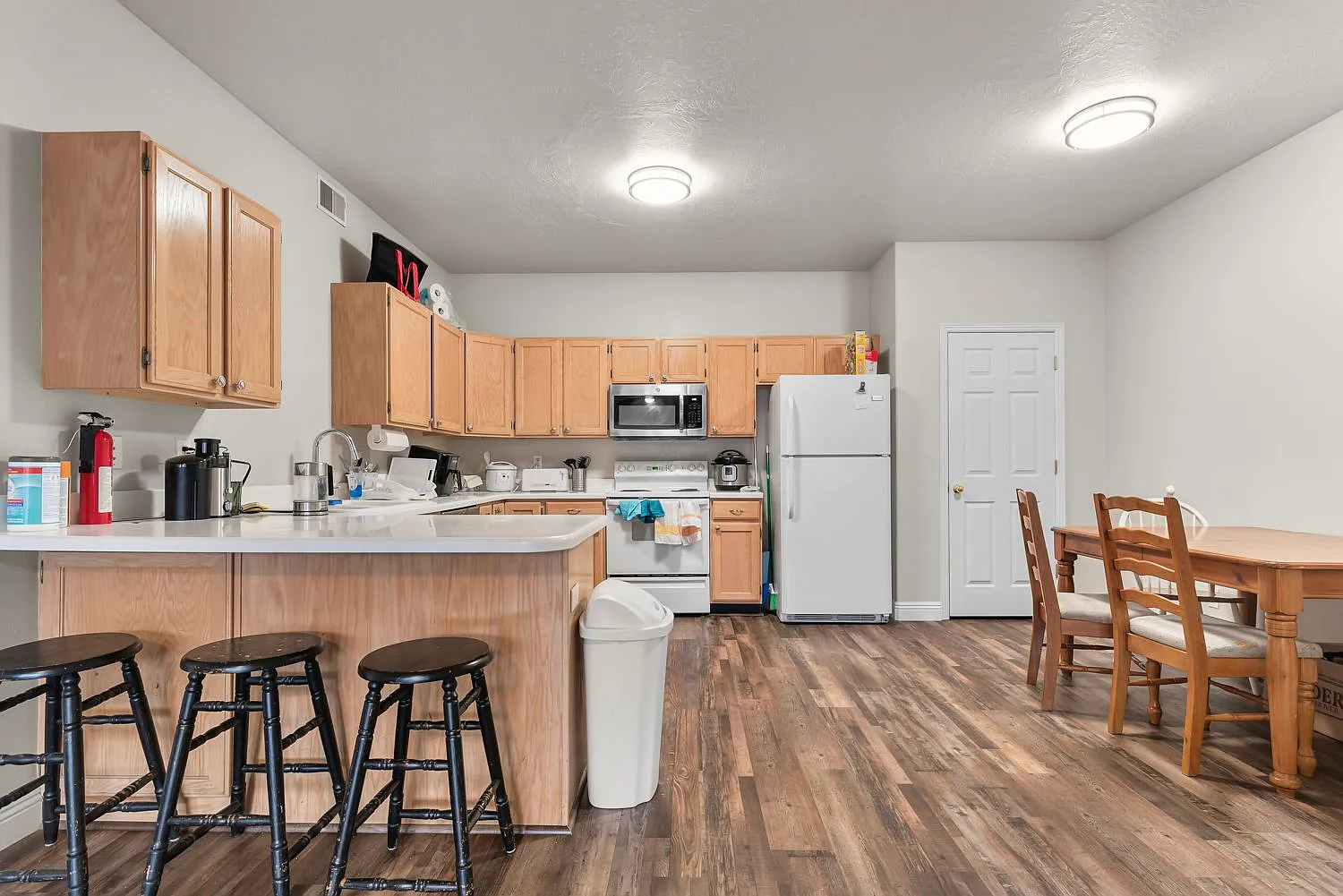3 bed, 1300 sqft, $399 — Photo 2