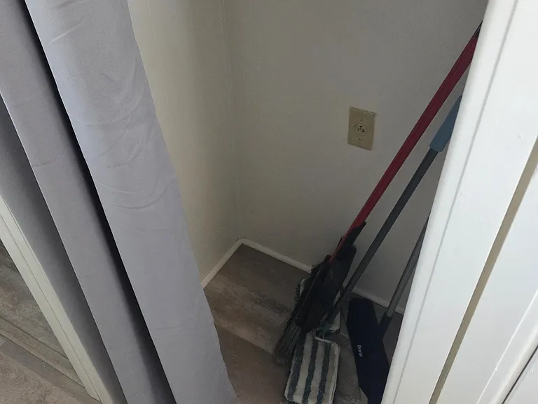 300 Pinewood Ave — Photo 42