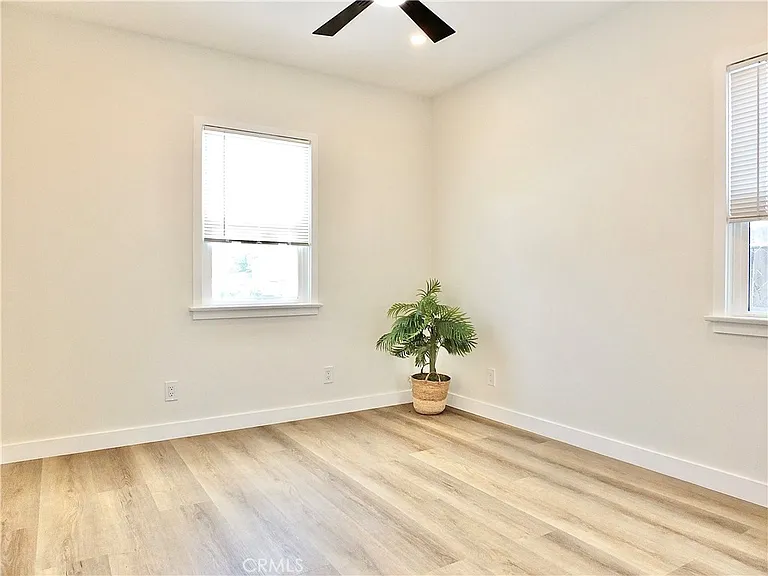 61 W Louise St #A — Photo 14