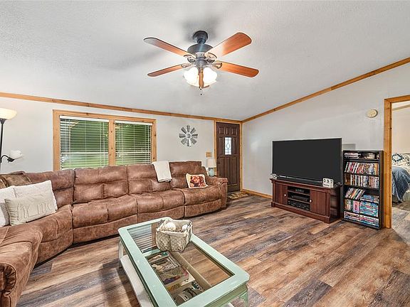 4th image of 925 County Road 411