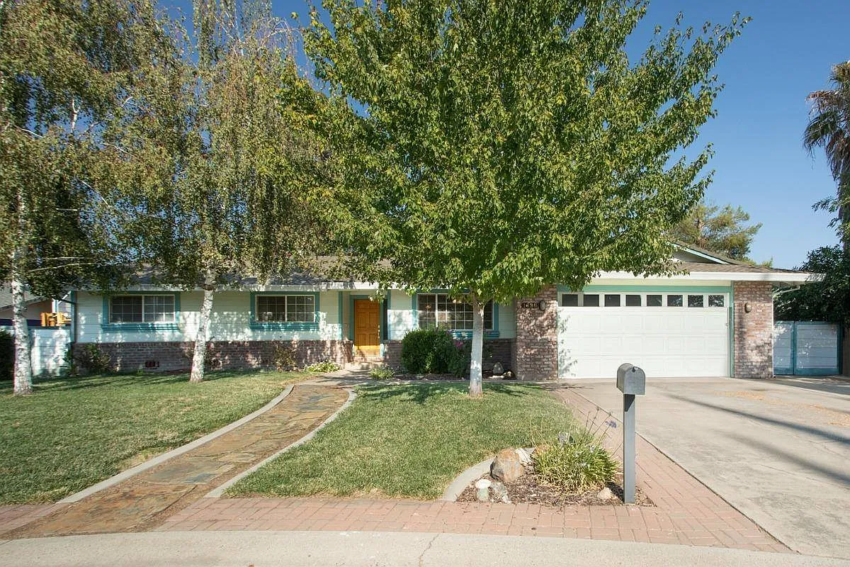 1628 Jones Rd photo 1