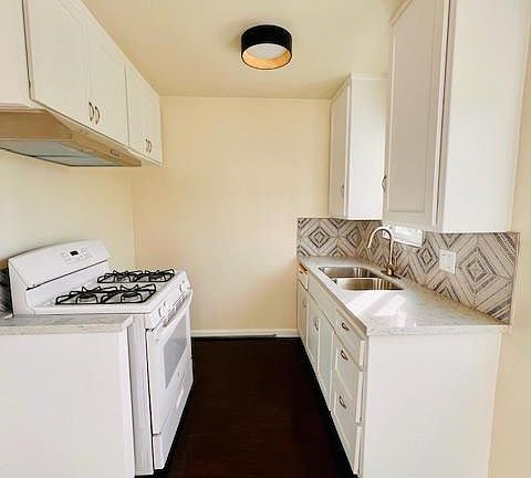 3rd image of 1634 S Bundy Dr APT 4