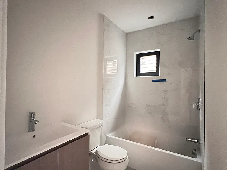 207 W 7th St #301 — Photo 7