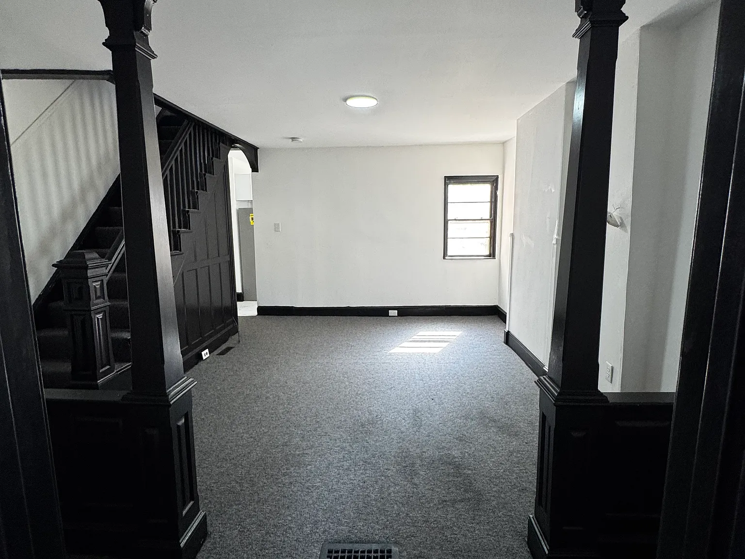 4 bed, 1306 sqft, $2,200 — Photo 3
