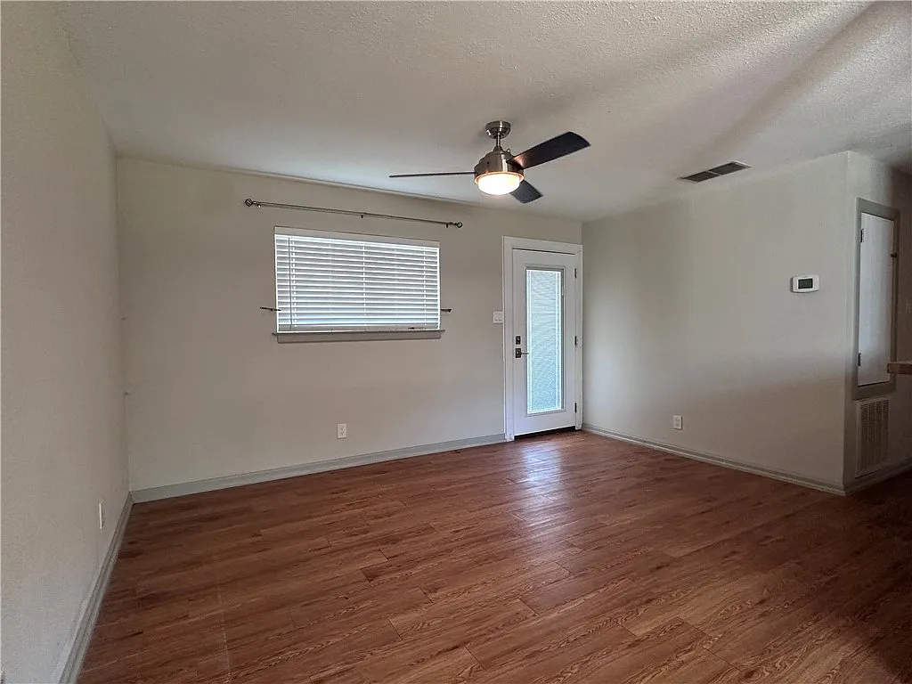 4 bed, 2.0 bath, 1088 sqft, $1,700 — Photo 3