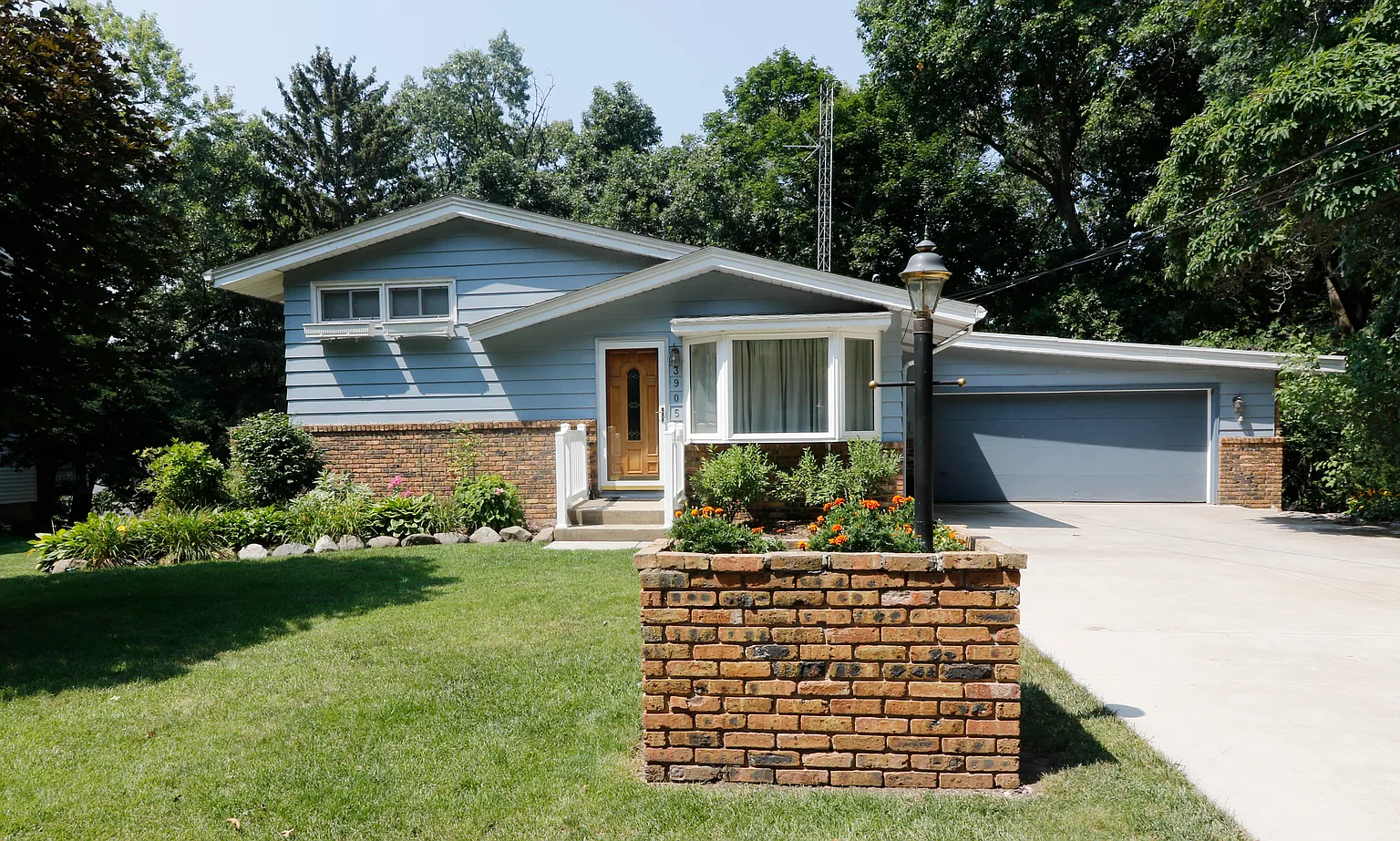 3905 N Harmon Ave photo 1