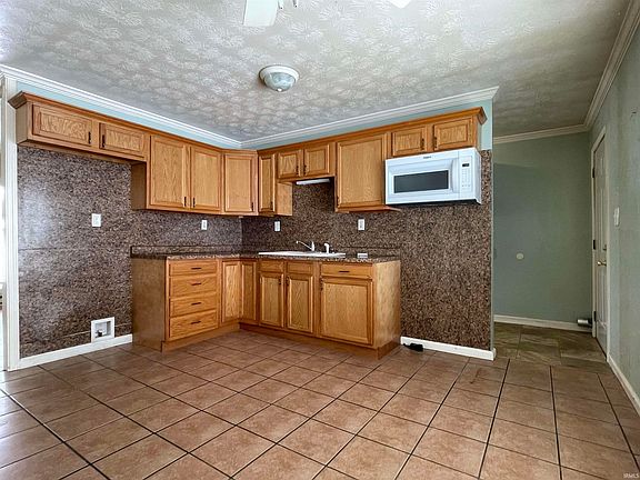 4th image of 220 N Meadow Ln
