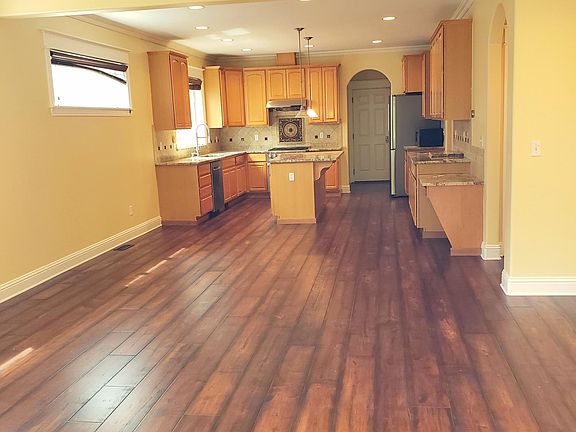 5th image of 13685 NE 203rd St