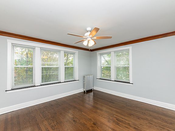 3rd image of 2522 W Belle Plaine Ave #3