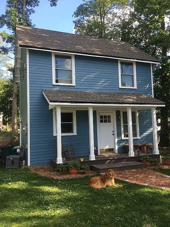 9 Willow Ave photo 1