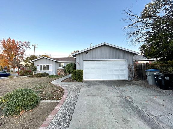 2nd image of 702 Broadmoor Dr