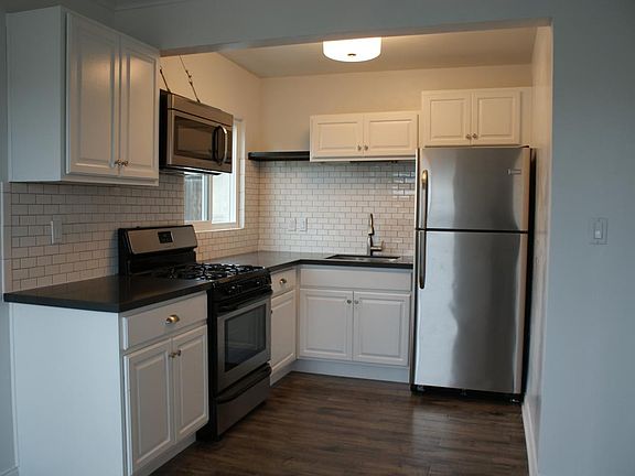 3rd image of 2152 Oliver Ave