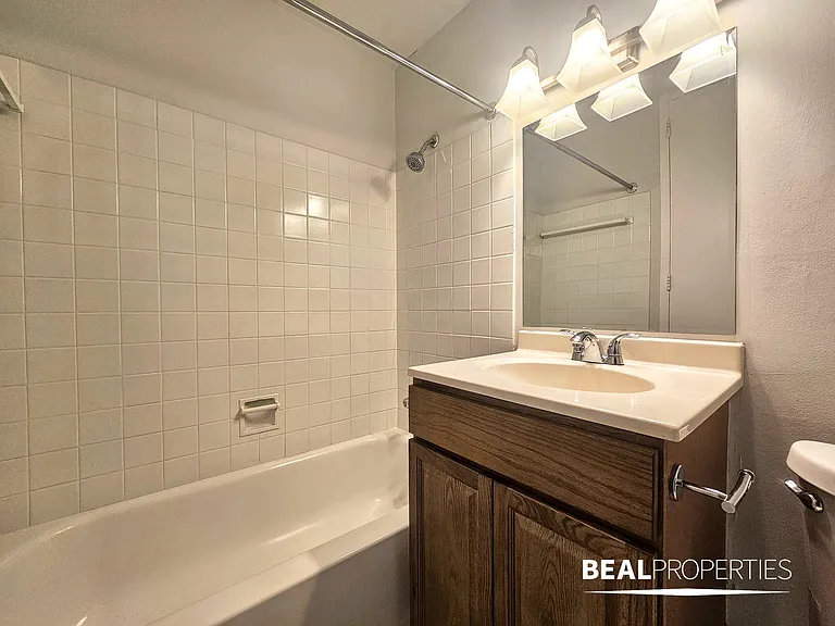 1344 N Dearborn — Photo 19