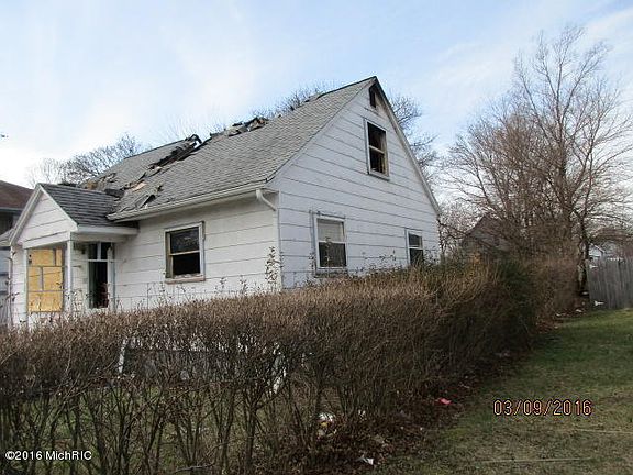 2nd image of 860 Broadway Ave