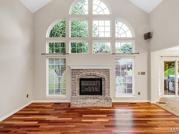 4th image of 3930 White Rose Ln