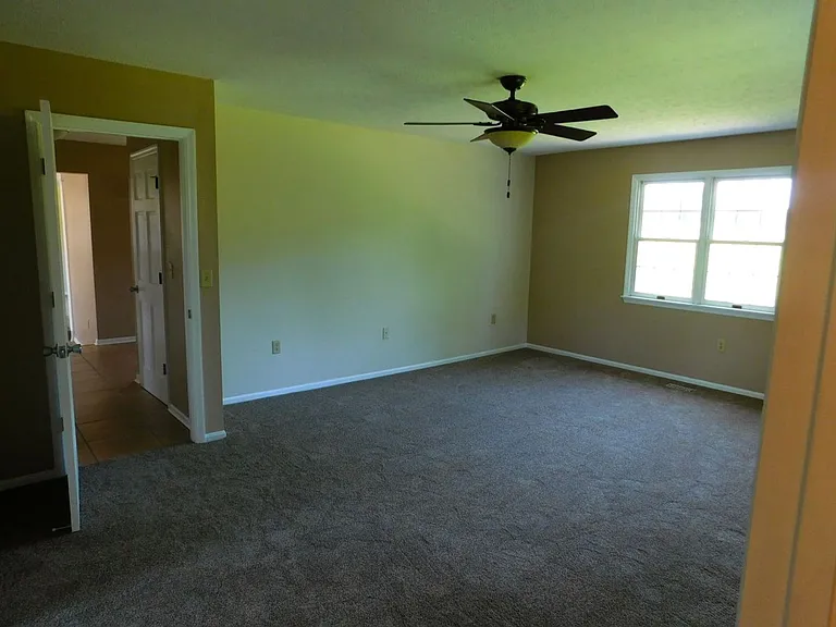 7608 Kyles Station Rd — Photo 24