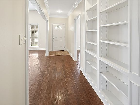 3rd image of 325 Bernburg Ln