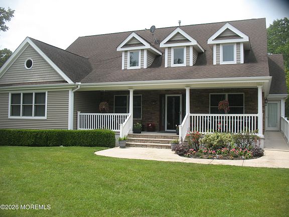 3rd image of 550 Egenolf Place