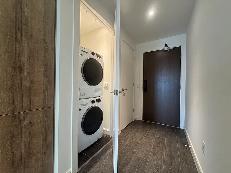 741 King St W #1304 — Photo 8