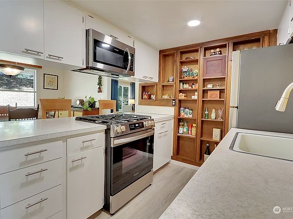 4th image of 4607 E Maple Lane Circle NW