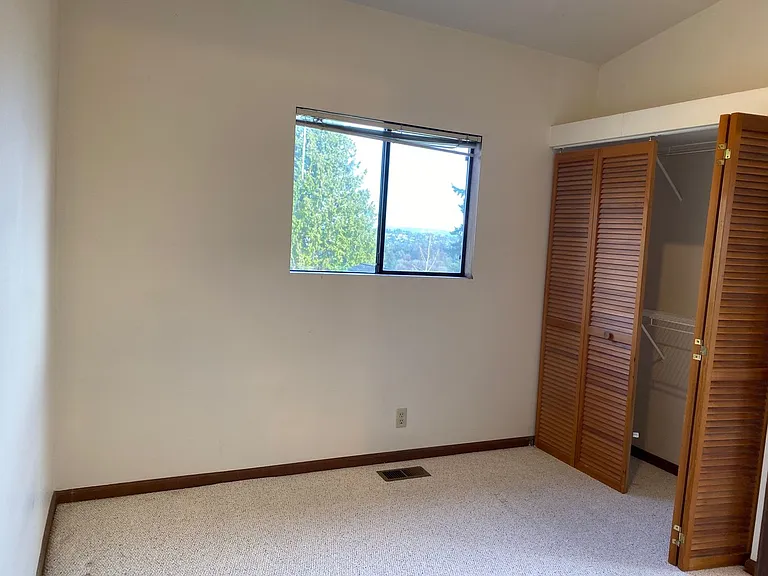 2322 E Ward St — Photo 16